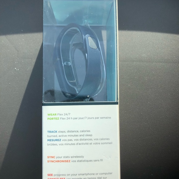 Fitbit Flex Wireless Activity + Sleep Wristband, Black plus 6 additional small - Picture 5 of 6